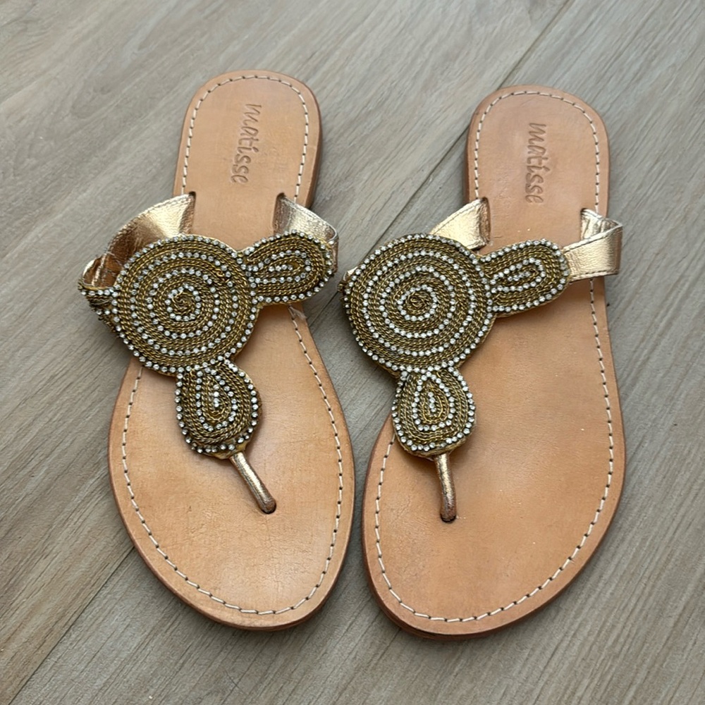Matisse Gold Leather w/Gold & Silver Rhinestone Embelisshed Thong Sandals 8